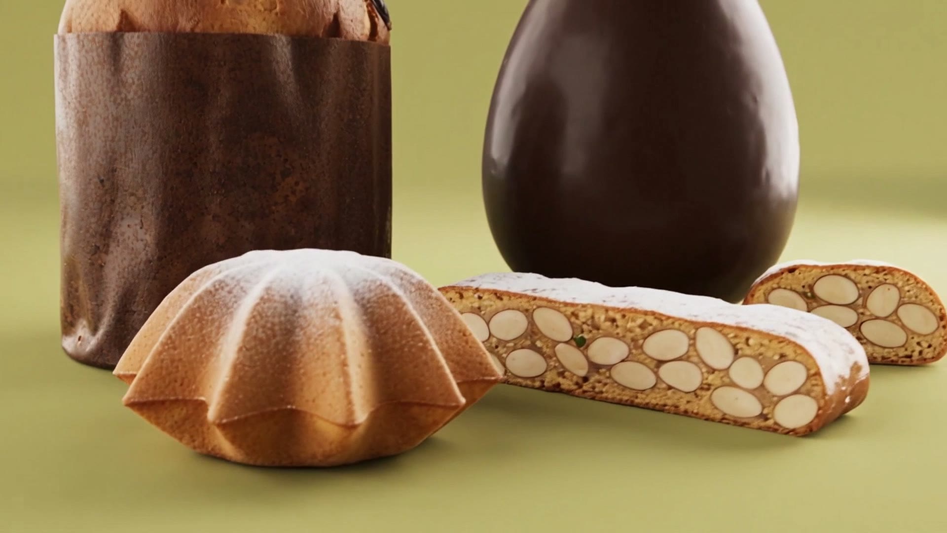 Panettone, pandoro, torrone e un uovo di cioccolato