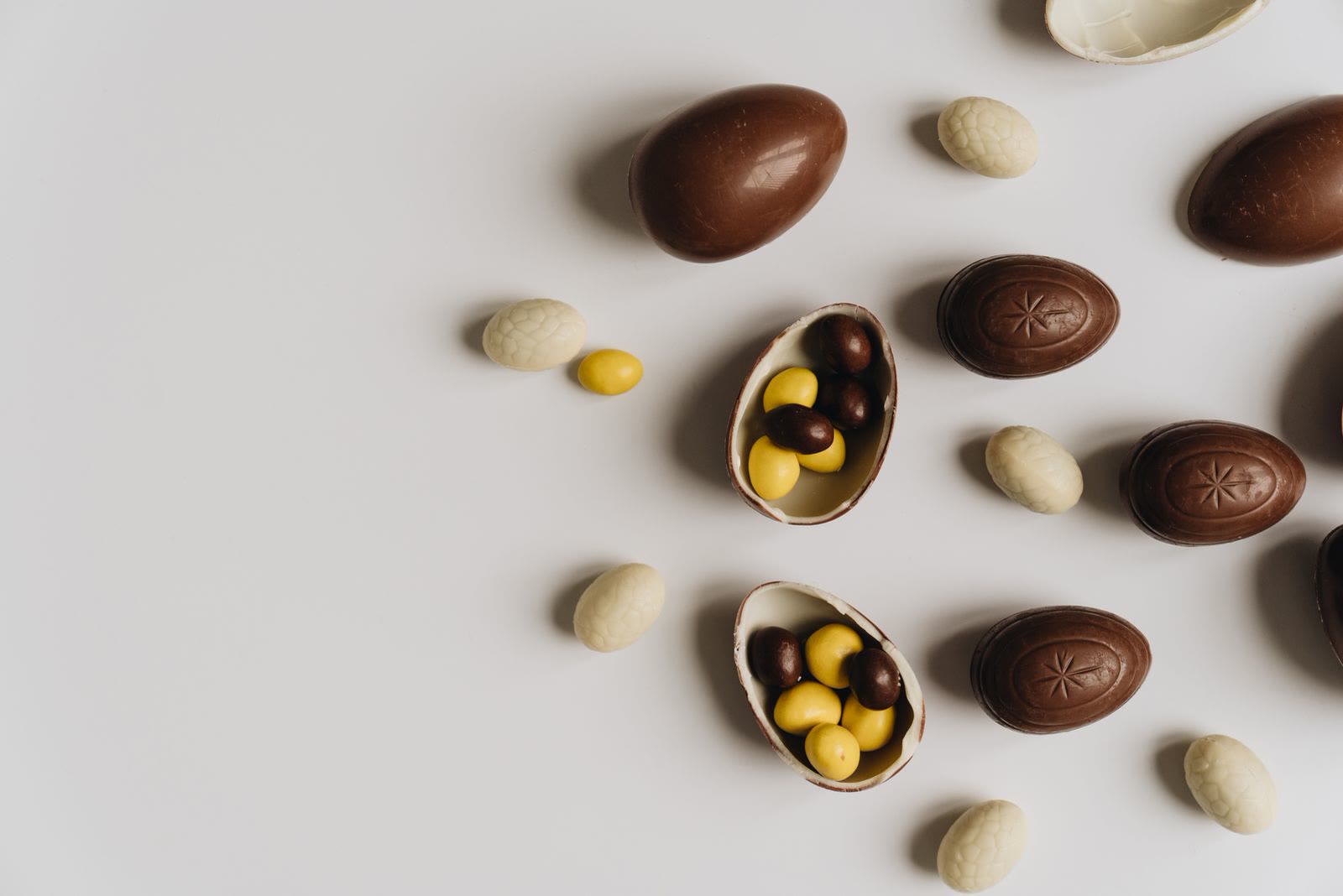 Uova di cioccolato di varie misure